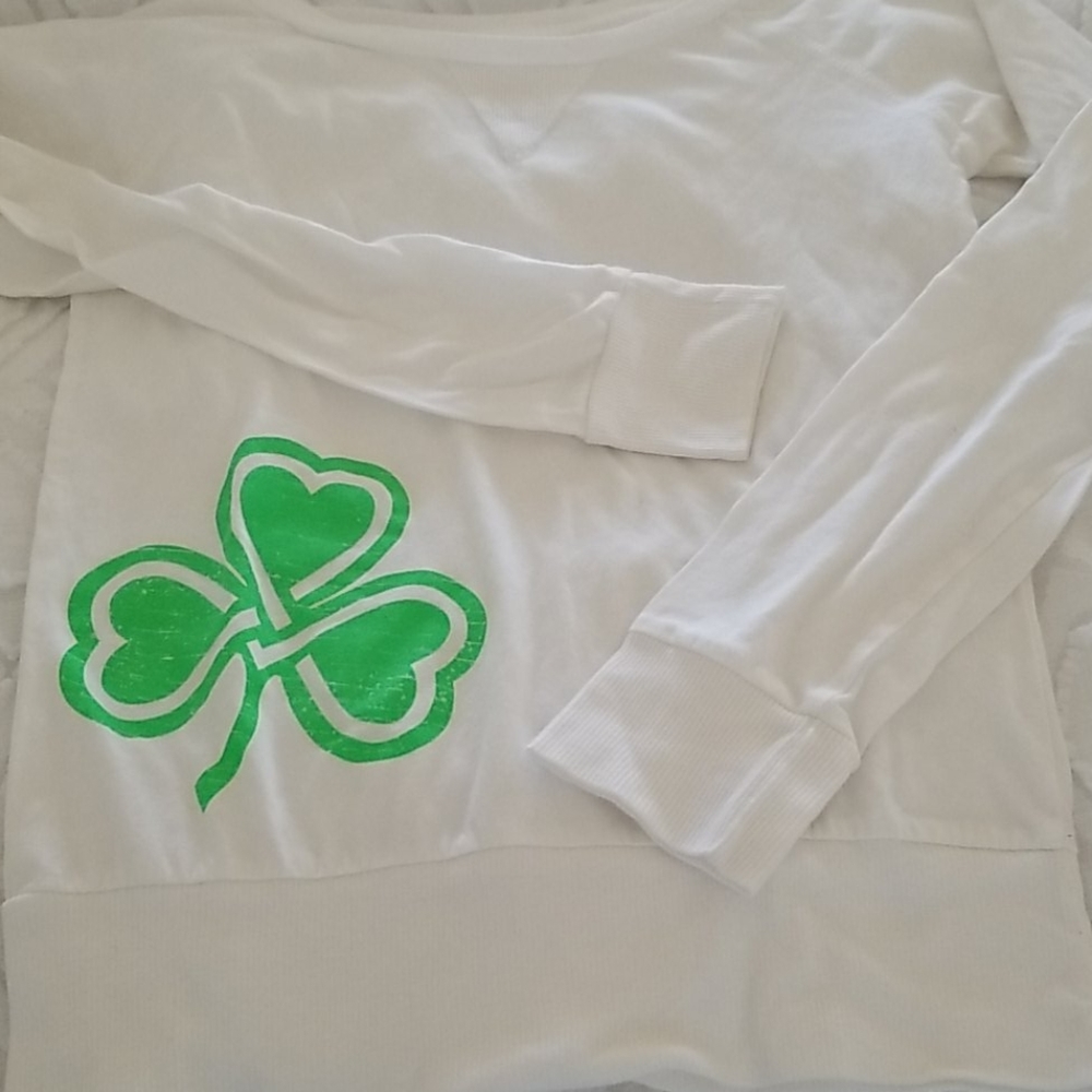 $5 ITEM MUST BUNDLE WITH 2 OTHER ITEMS Clover top